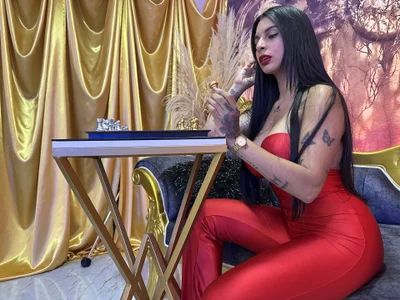 charlotte_stevenss_ Red ♥️ Foto 3