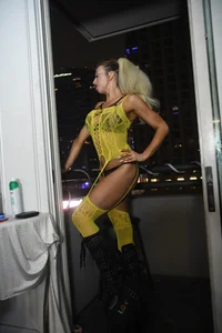 vixxxenbell Shes a sexy bitch Pic