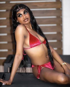 JasmineLinleyPublic Bild 3