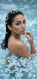 Lara_Diamond Public Poză