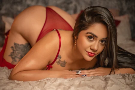 nahomi_sweett Does the color red match very well with my skin? Pic