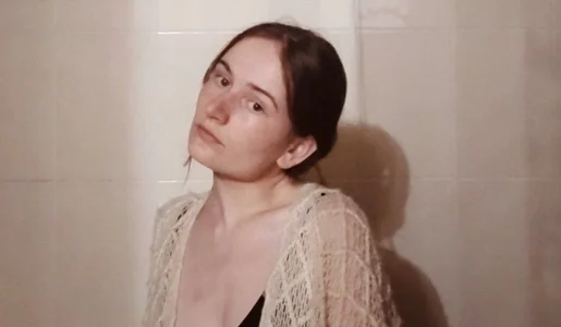 L1ittle_kitty_ there was just good lighting here, so I took a picture lol) Pic 3