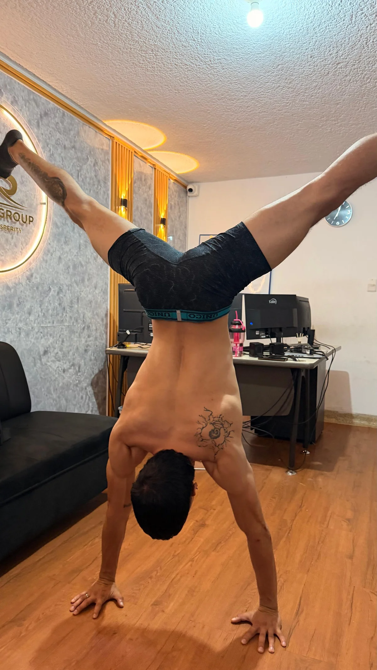 Трендове зображення  1327 Dark_Valentino_