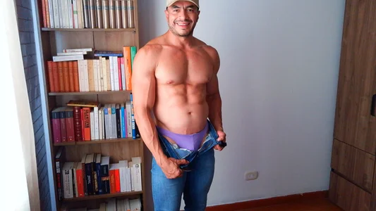 TheOnlyJoshAdams Josh at home Foto