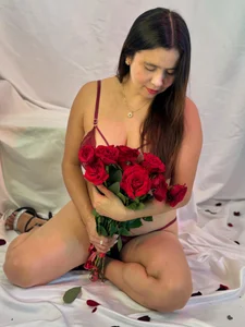 Heidy_Wells Your favorite gift this Valentine's Day 💋 Pic 3