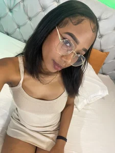 AvenLyric I’m glowing for you, love 💕 I’m live now from 8:30 AM to 3:30 PM (Colombia) just waiting to spoil y Gambar 5