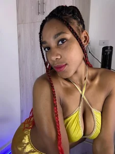 Nala_j8 NALA IN YELLOW😈💛 Foto 5