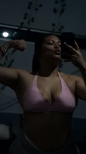 Nathasha_MoorePublic Bild 2