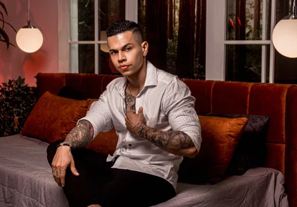 Aron_Dark public 4 Foto