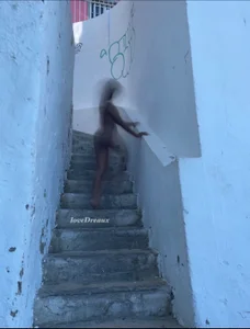 LoveDreaux: Public ( 7 фото)