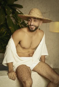 Yiyo10_ New Location Hình