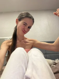 Too Hot For The Main Feed de AnabelHun  Imagens