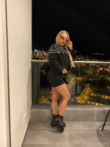 AnnaQuinn Come Get Me Pic