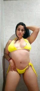 sexy yellow od SeleneCarter  2 snímek