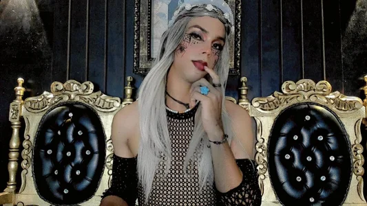 aradne de Celene_White  3 Imagens