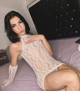 leonie_saanvi_ White… Pic