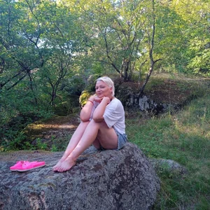 MaryJane441 Nothing special, it's just me Hình 6