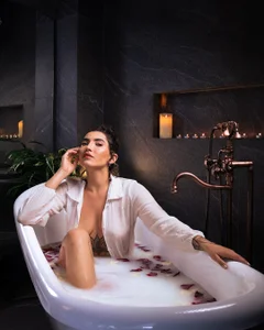 bella_thorne3 My bath is a naughty place Pic 4