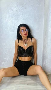 AriannaCruise Total black 🖤 Pic 3