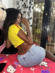 Lillie_Burges 💛 Pic 2