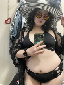 Thiccums-the-Goddess's photo