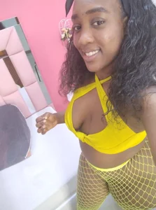 natasha_sexy69 Yellow 💛 Pic 3