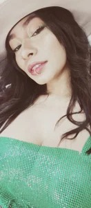 CelesteBreedlove feliz viernes зображення 3