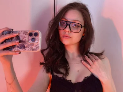 _AliceWells Public Pic 2