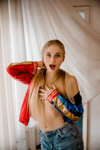 MiaMews Public  9. fénykép