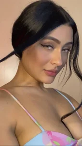 Kleverly_Manson1 Hello Kitty Selfie Immagine  3