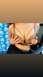 Vanika de Vanika_  Imagens