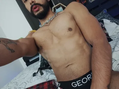 Tom_cooper_ a liltle of chest Pic 2