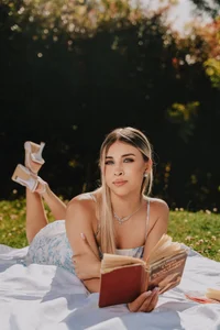 charlotte__grey ⭐PICNIC WITH ME 🥂🍾⭐ Poză 2