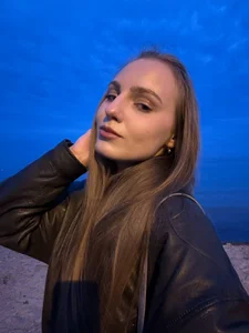 MelissaMelrey evening walk🔕🌉 Pic