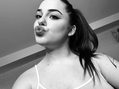 Zdjęcia Hottie_miaa Today I have my hair in a ponytail😈:  4