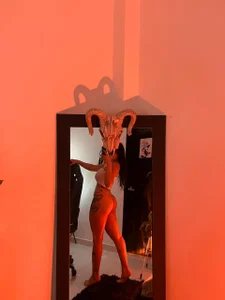 MissCharlottte_18 Photos in the mirror Pic 3