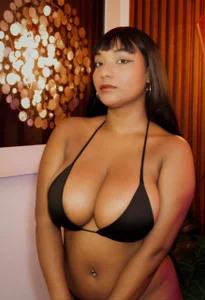 Coral_Lise Sexy girl Pic 2