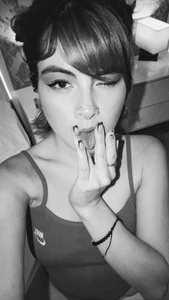 Look at me 🥰 od NahiaMendoza  2 snímek