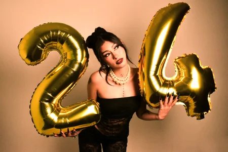 MeganWally kullanıcısının Birthday Queen 🖤 albümü -  2 fotoğraf