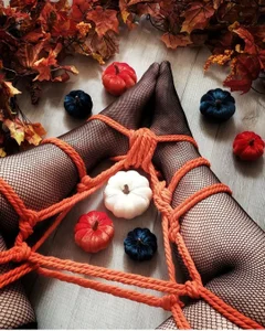 TamySweetness tie my feet Billede