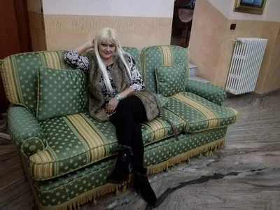 Public od CRHYSTEL  9 snímek