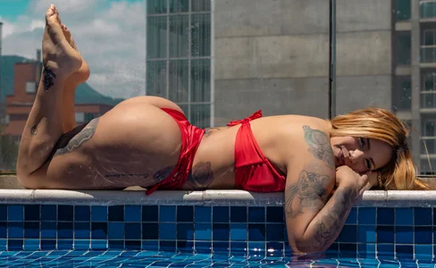 AzunaStarLet's give us a shower 💙💦 Bild