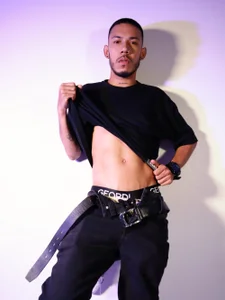 Black de Aronxxs  3 photos