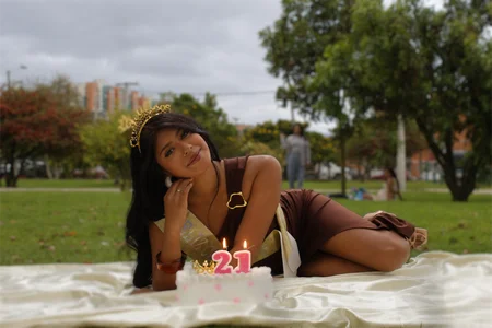 meggan_07 HAPPY BIRTHDAY TO ME Pic 4