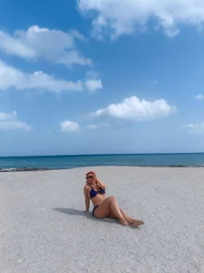 LILIANHOT-milf PHOTOS ON THE BEACH Foto 4