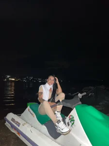 ArianaRosee_ Public  3টি ছবি