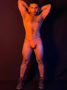 adamhairy body hot and hairy Foto 4