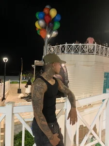 🔥 de tyler_bell_  Imagens