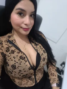 A little naughty in my office🍆🔥🔥 od Alice_nt  9 snímek