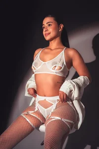 HARPERWATSON COME TO MY WHITE WORLD AND GIVE ME PLEASURE🥰🤍 slika 3
